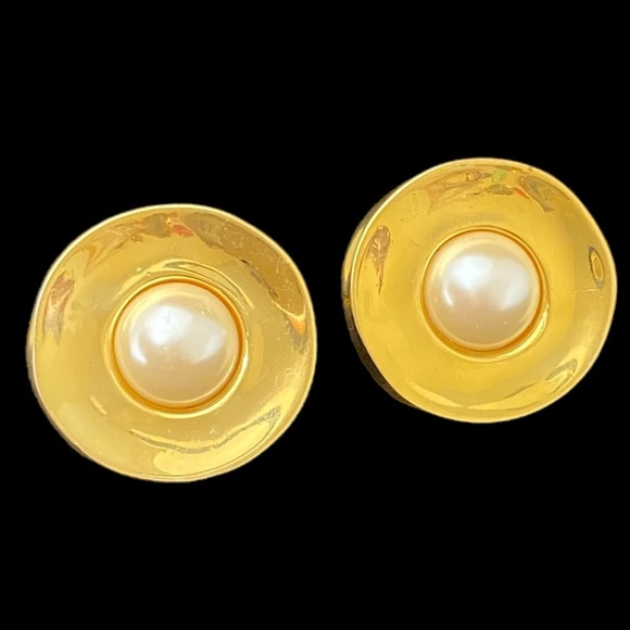 Givenchy Jumbo Oversized Pearl Gold Dome Round Clip Earrings 90s vintage - Picture 7 of 10